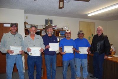 Mammoth Mayor Don Jones, far right, presents certificates of appreciation to town volunteers.
